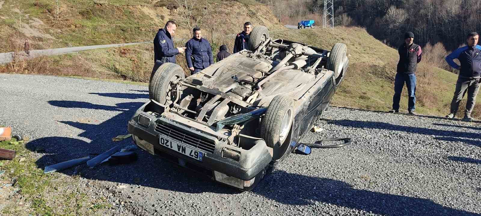 Otomobil takla attı: 1 &ouml;l&uuml;, 2 yaralı
