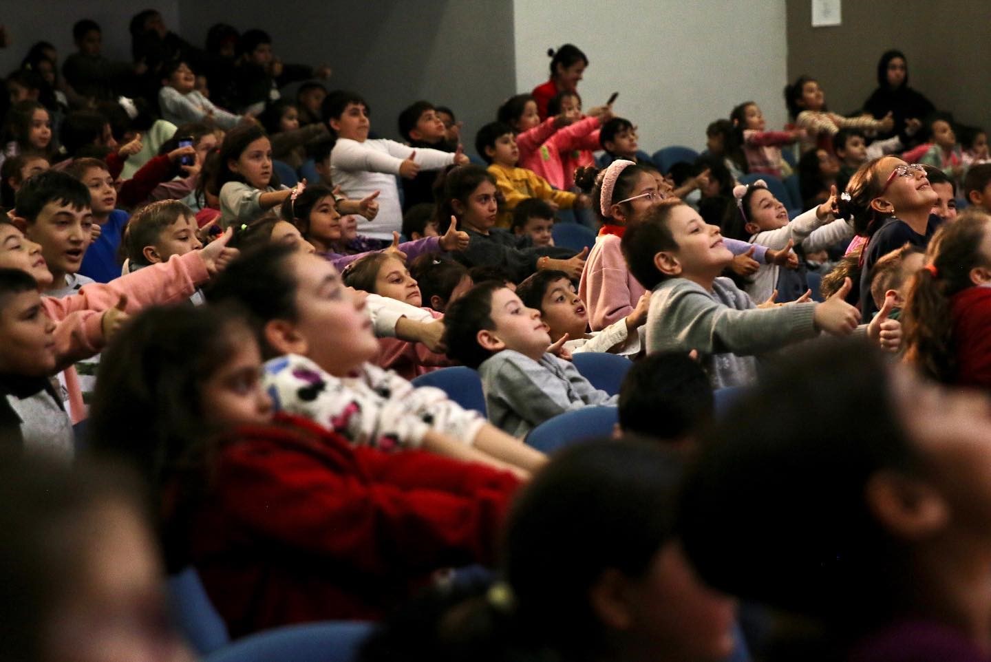 &Ccedil;ocuklar "&Ccedil;ok Şirin Hikaye" ile doyasıya eğlendi
