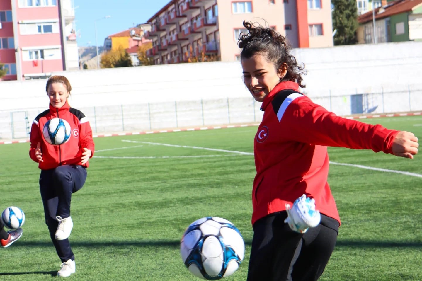 Burdur’da kurulan kadın futbol kulübü sahaya indi