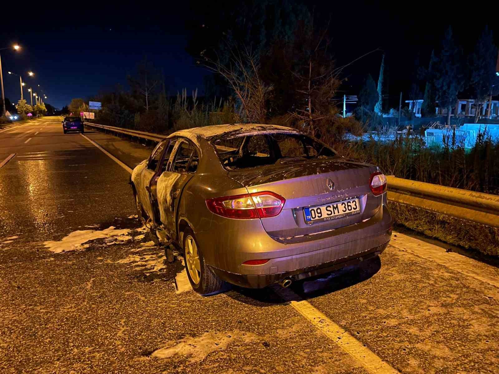 Seyir halindeki otomobil yandı
