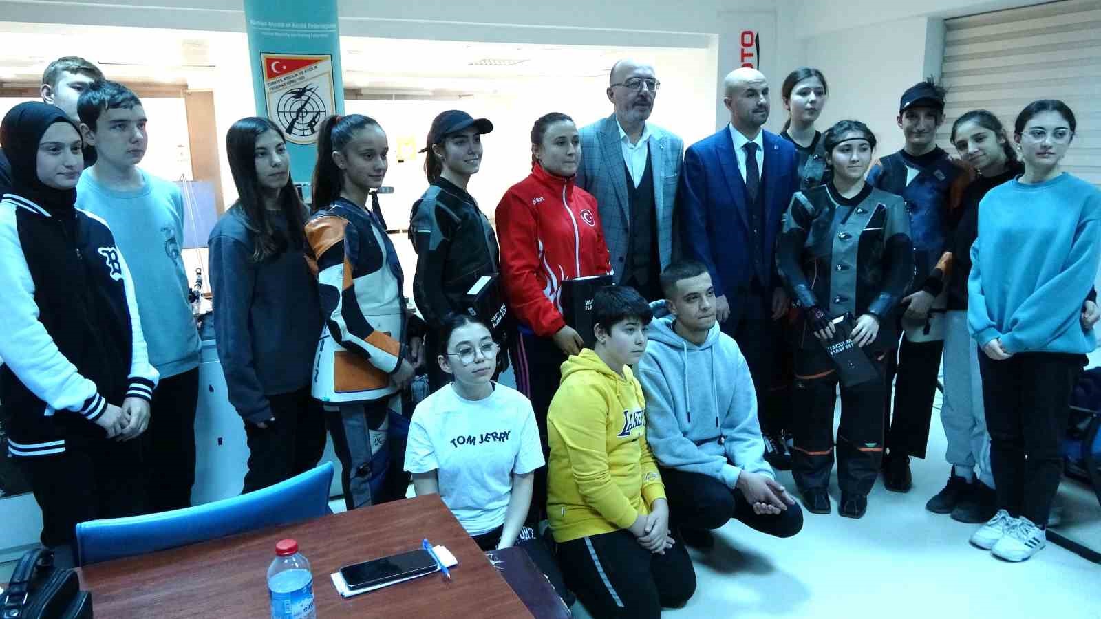 K&uuml;tahya&rsquo;da judo ve atıcılıkta ulusal ve uluslararası yarışmalarda başarı elde eden sporcular &ouml;d&uuml;llendirildi
