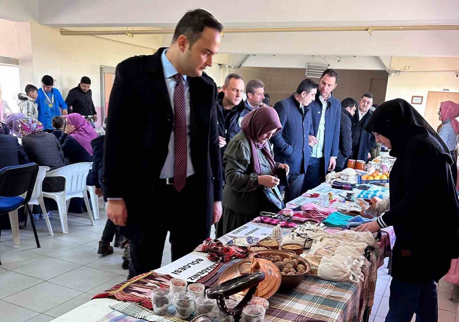 Aslanapa&rsquo;da Filistin i&ccedil;in hayır &ccedil;arşısı a&ccedil;ıldı
