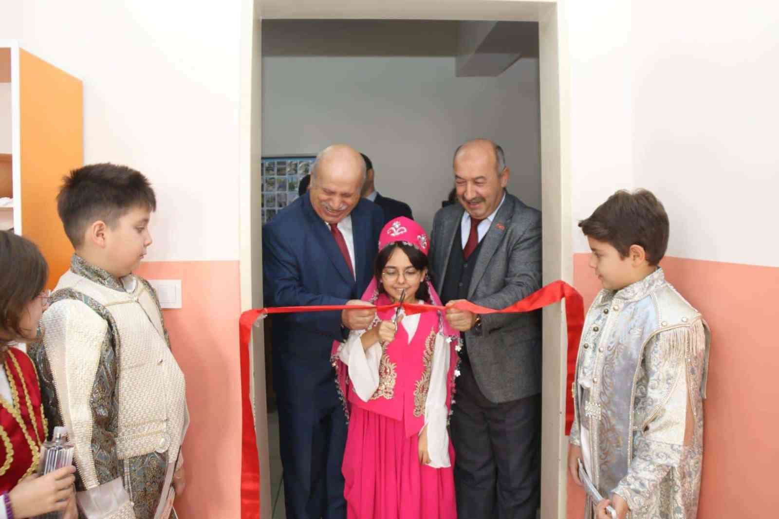 Kütahya’da "Zamanda Yolculuk" isimli sergi açıldı