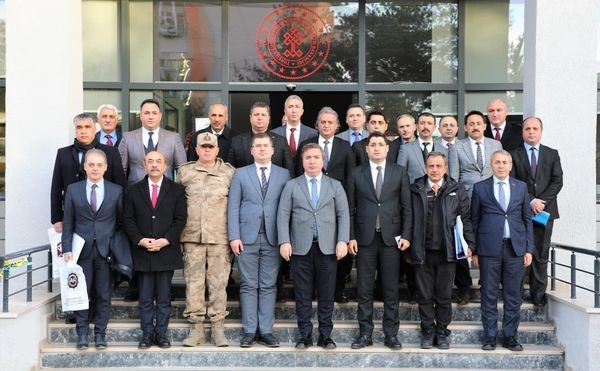 Erzincan&rsquo;da vali yardımcıları ve birim amirlerinin katılımıyla toplantı yapıldı
