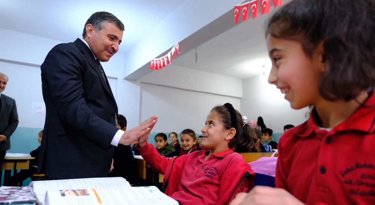 Şırnak Valisi Atay, Uludere’de okulları gezdi