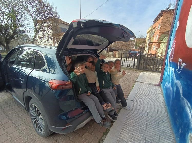 Gölpazarı’nda minikler TOGG ile buluştu
