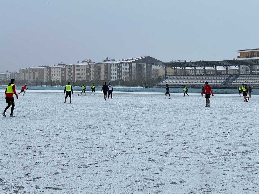 Kars 36 Spor&rsquo;da hedef galibiyet
