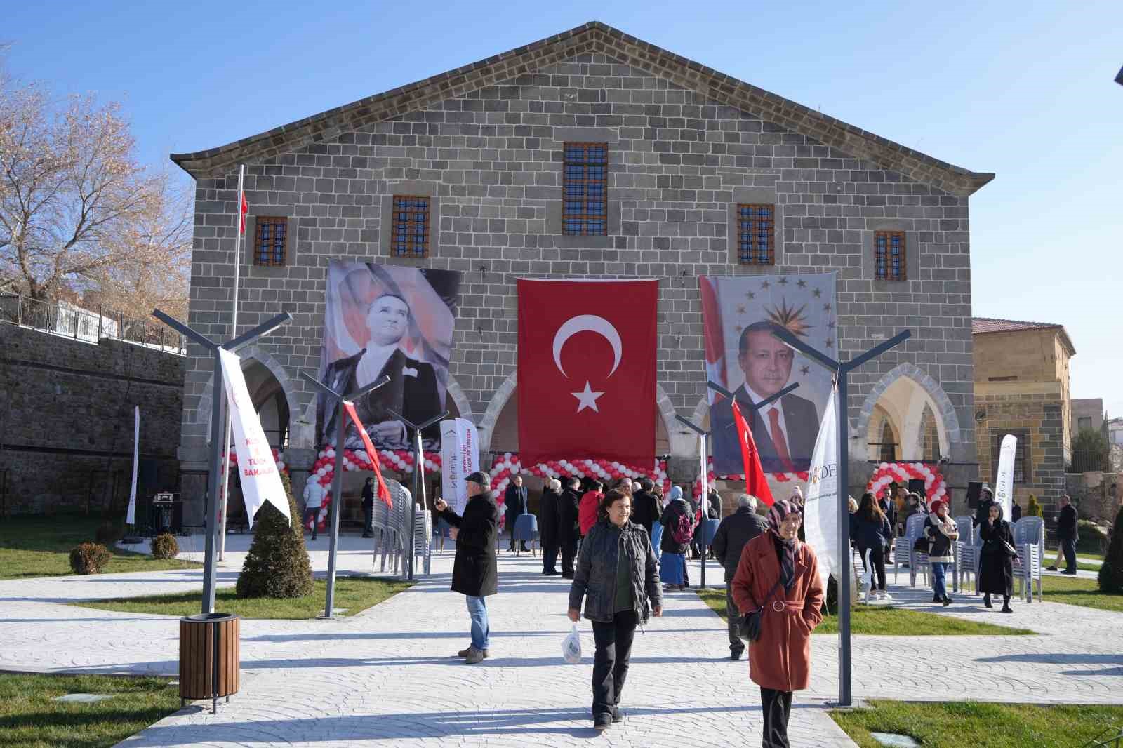 Niğde Kale 100. Yıl Halk K&uuml;t&uuml;phanesi a&ccedil;ıldı
