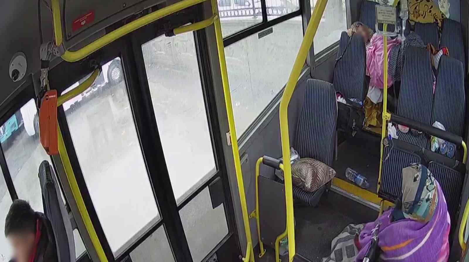 Yaralı depremzedeler, 7.6 şiddetindeki depreme minibüste yakalandı