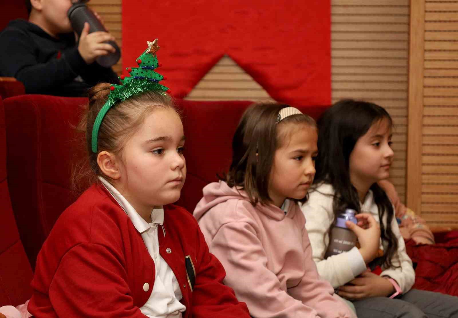 “Arkadaşım Heykel” tiyatrosu miniklere sergilendi
