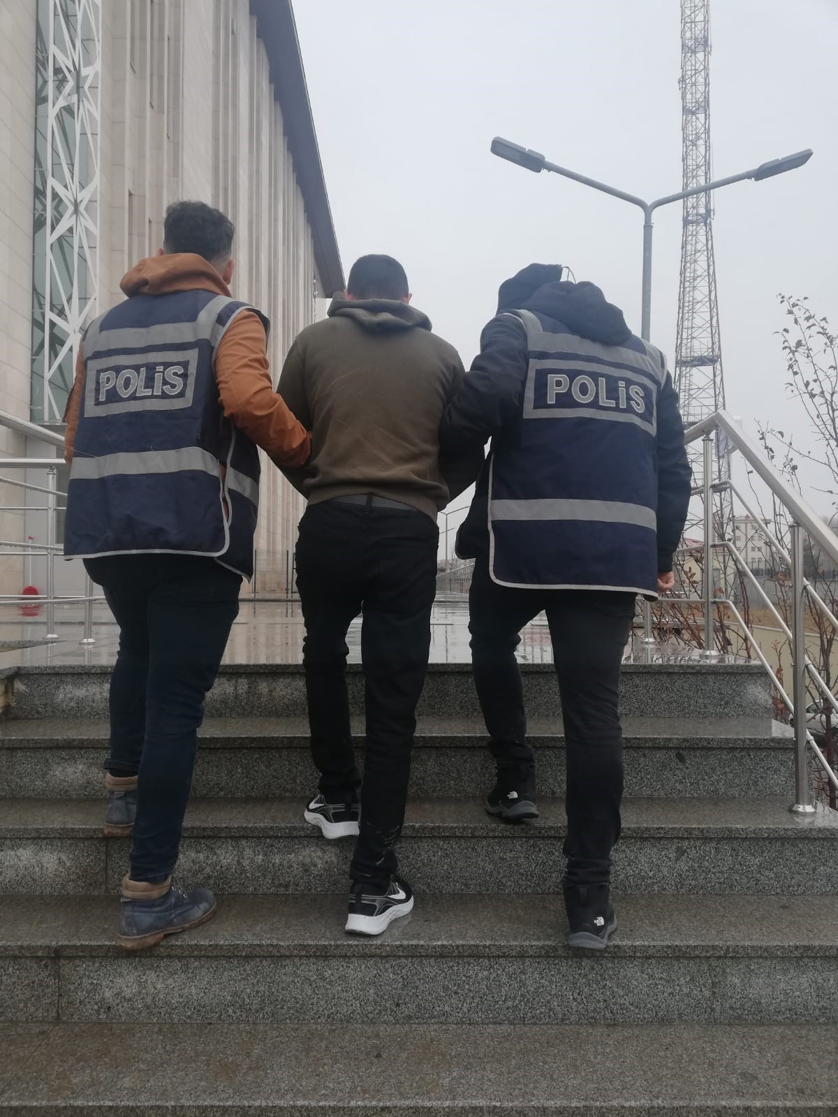 Kars&rsquo;ta aranan 11 kişi yakalandı
