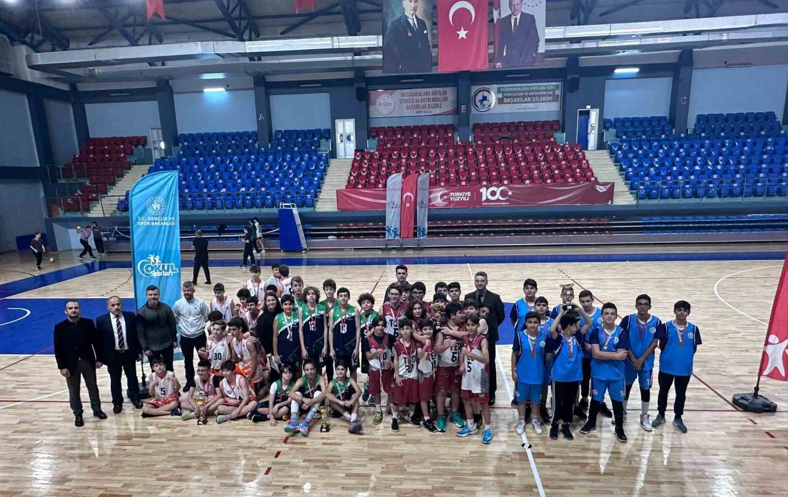 Yıldız basketbolda birinci belli oldu
