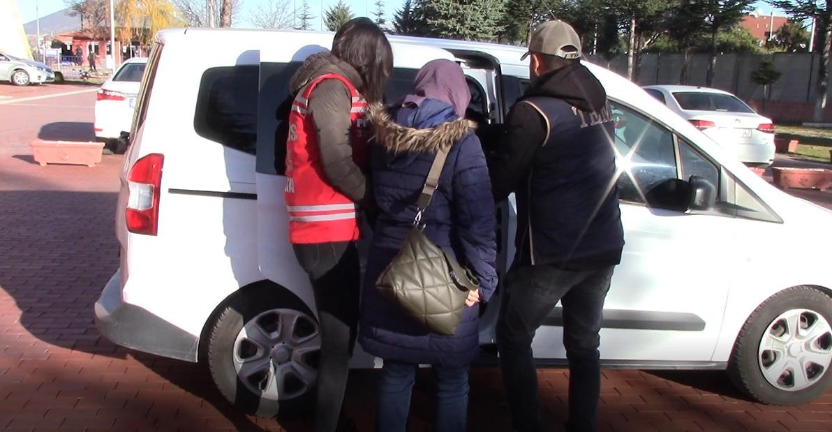 FETÖ/PDY’den 6 yıl 3 ay hapis cezası ile aranan ihraç kadın doktor yakalandı