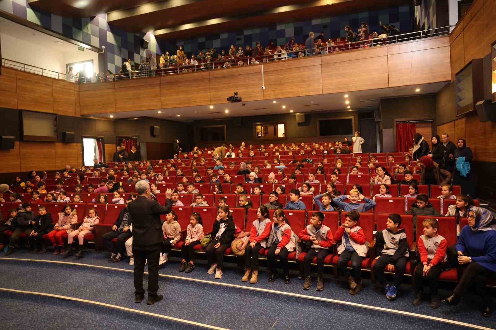 Gölbaşı Belediyesinden çocuklar ve yetişkinler için tiyatro gösterimleri
