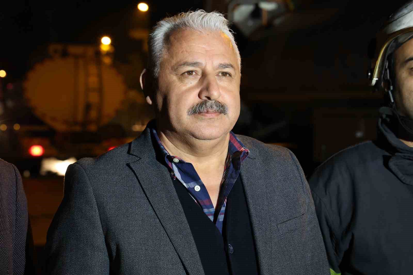 Adana&rsquo;da eski devlet hastanesinde &ccedil;ıkan yangın kontrol altına alındı 