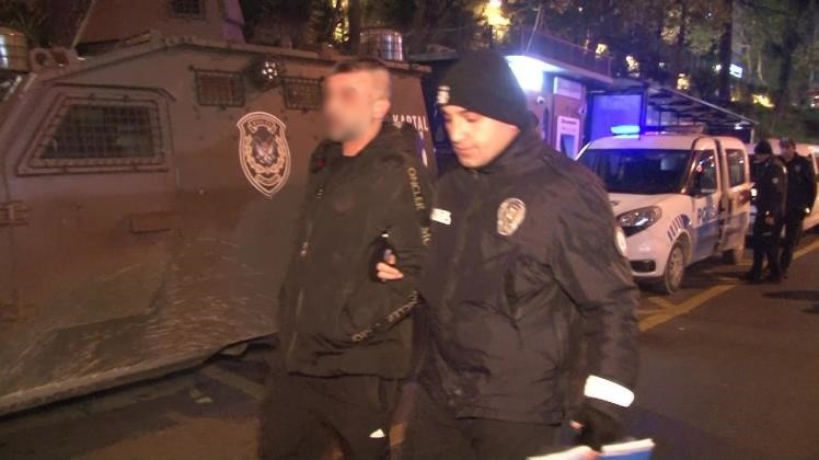 Kadıköy’de yapılan huzur denetiminde aranması olan 1 kişi gözaltına alındı