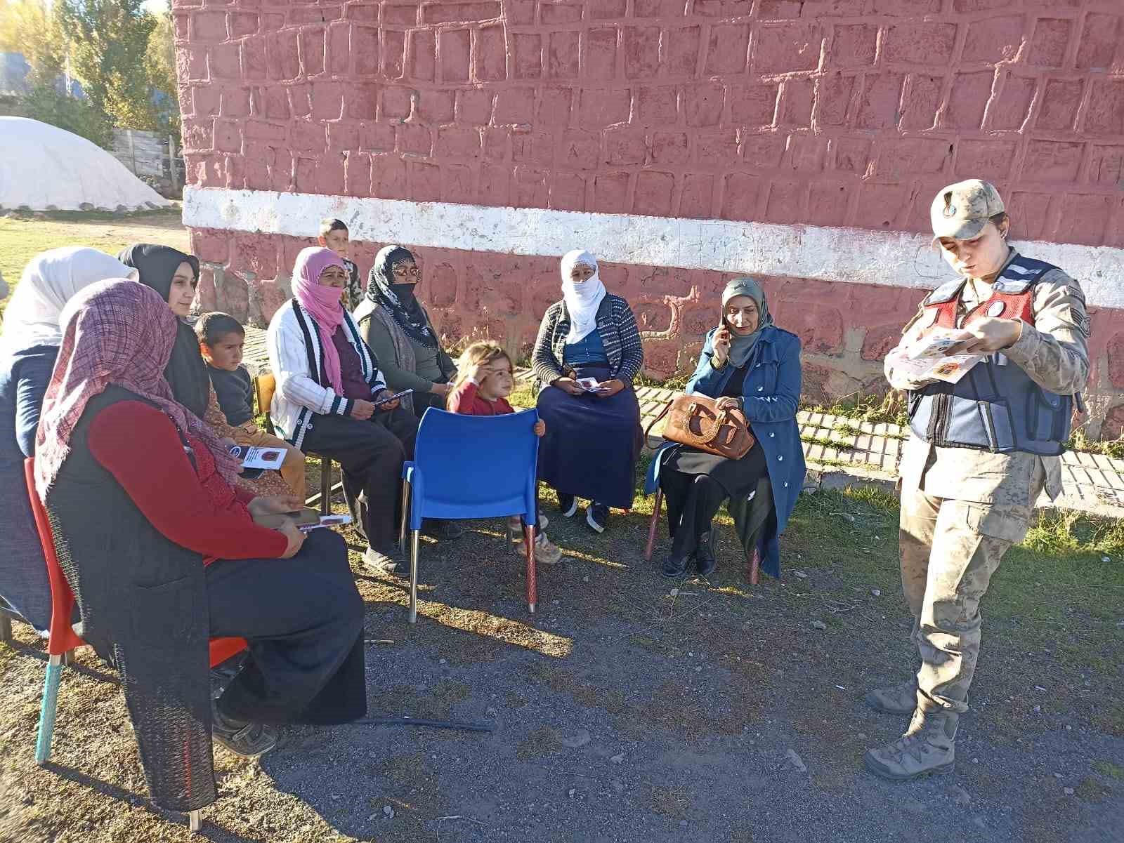Jandarma&rsquo;dan &ouml;ğrencilere eğitim ziyareti
