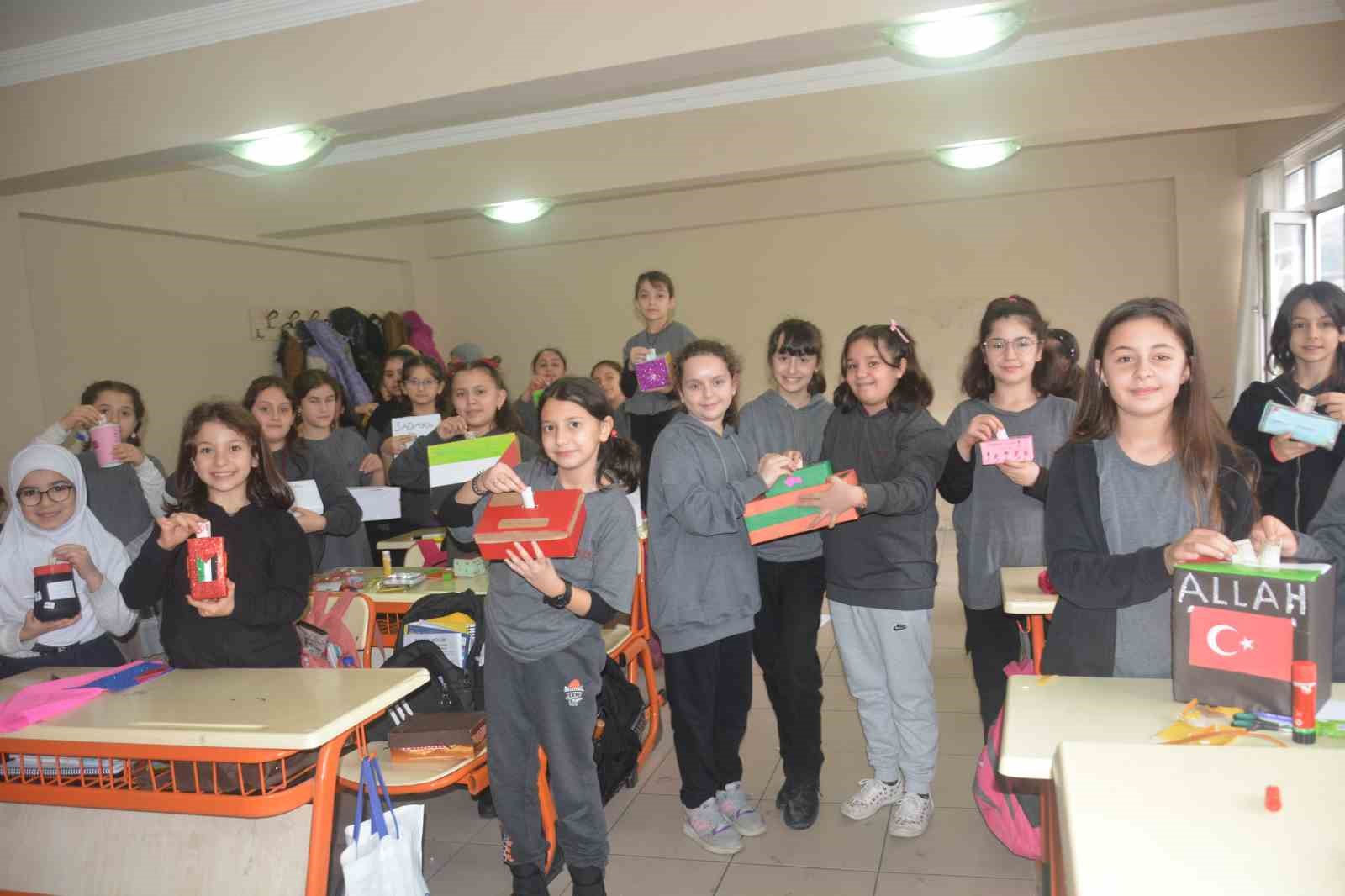 &Ouml;ğrenciler kumbara yapıp har&ccedil;lık biriktirdi, Filistin&rsquo;e destek oldu
