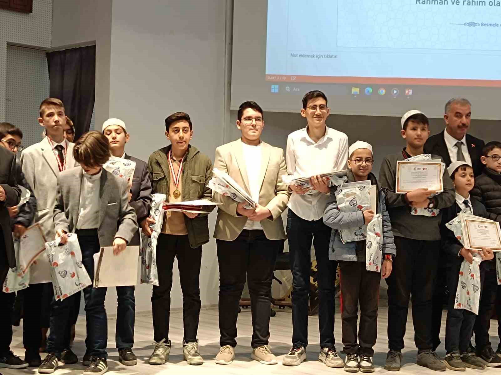 Ahteri İmam Hatip Ortaokulu Kur’an-ı Kerim’i ve ezanı güzel okuma yarışmalarında derece elde etti