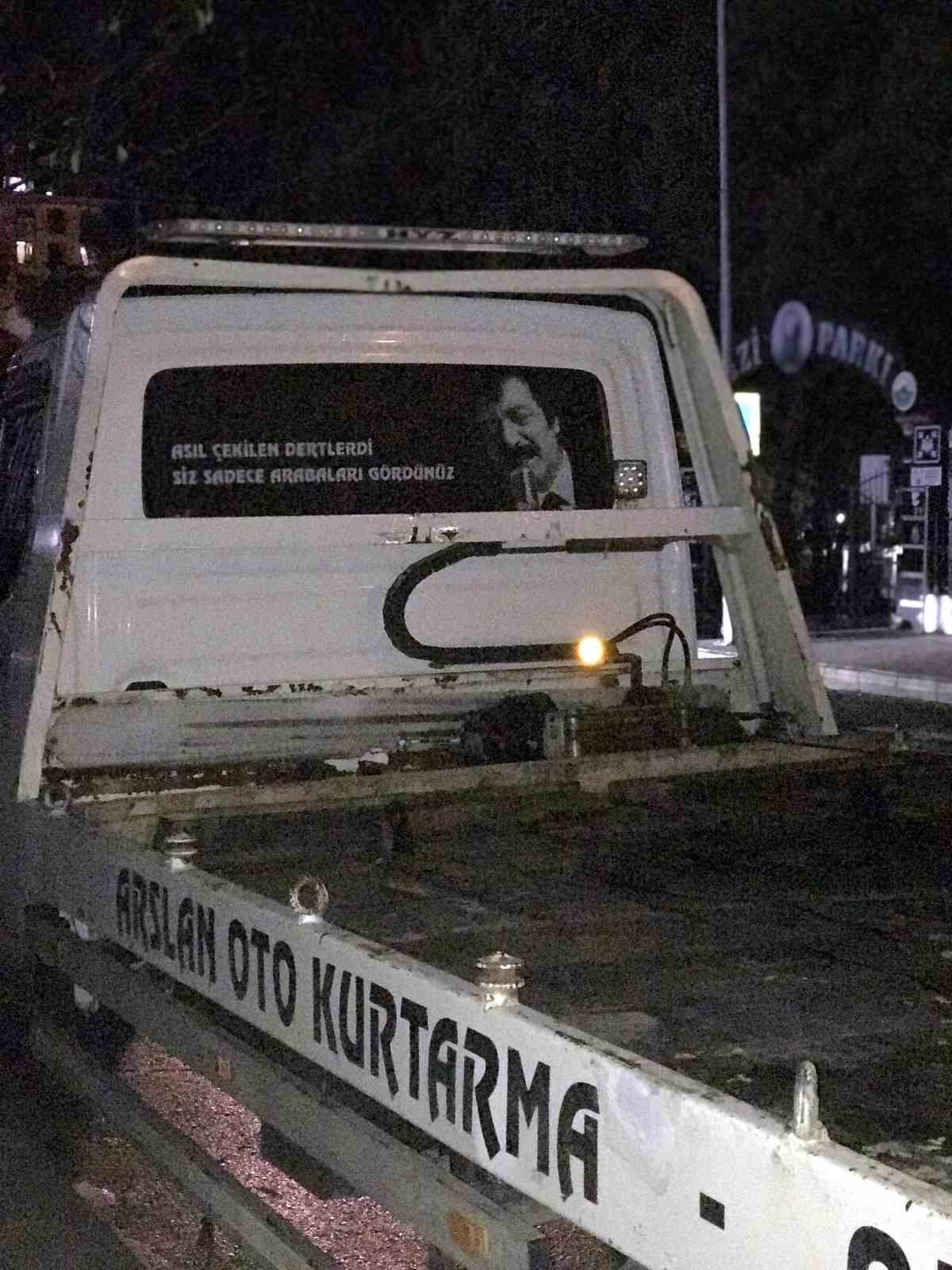 Samsun&rsquo;da ilgin&ccedil; araba arkası yazıları:
