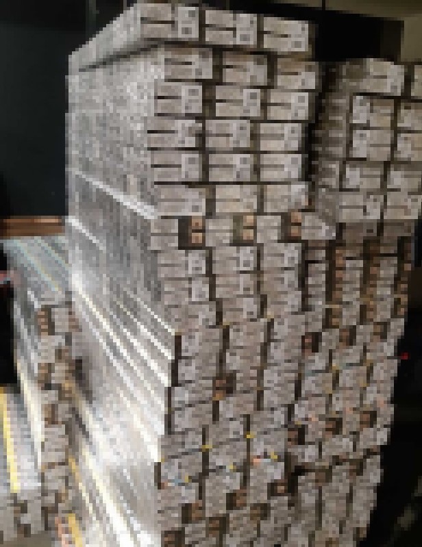 Sınır kapısında 11 bin 400 kutu ka&ccedil;ak sigara ele ge&ccedil;irildi
