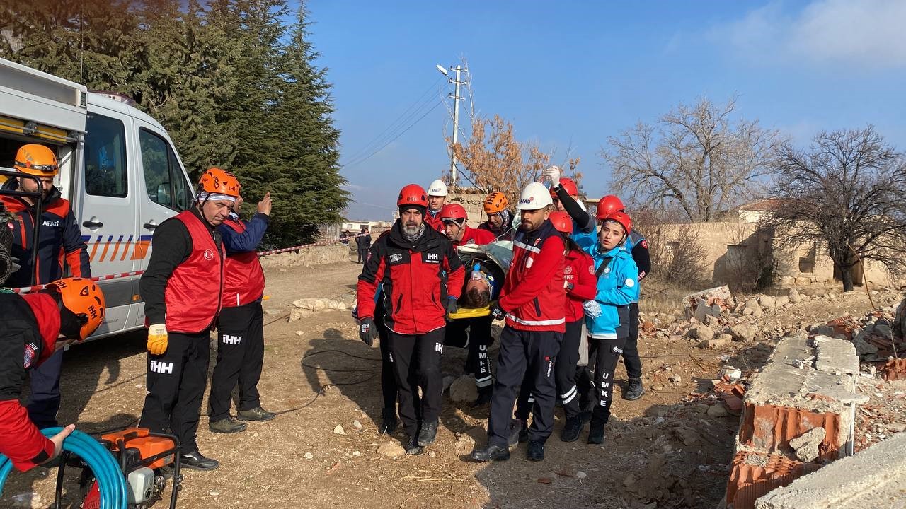 Niğde&rsquo;de ger&ccedil;eğini aratmayan deprem tatbikatı
