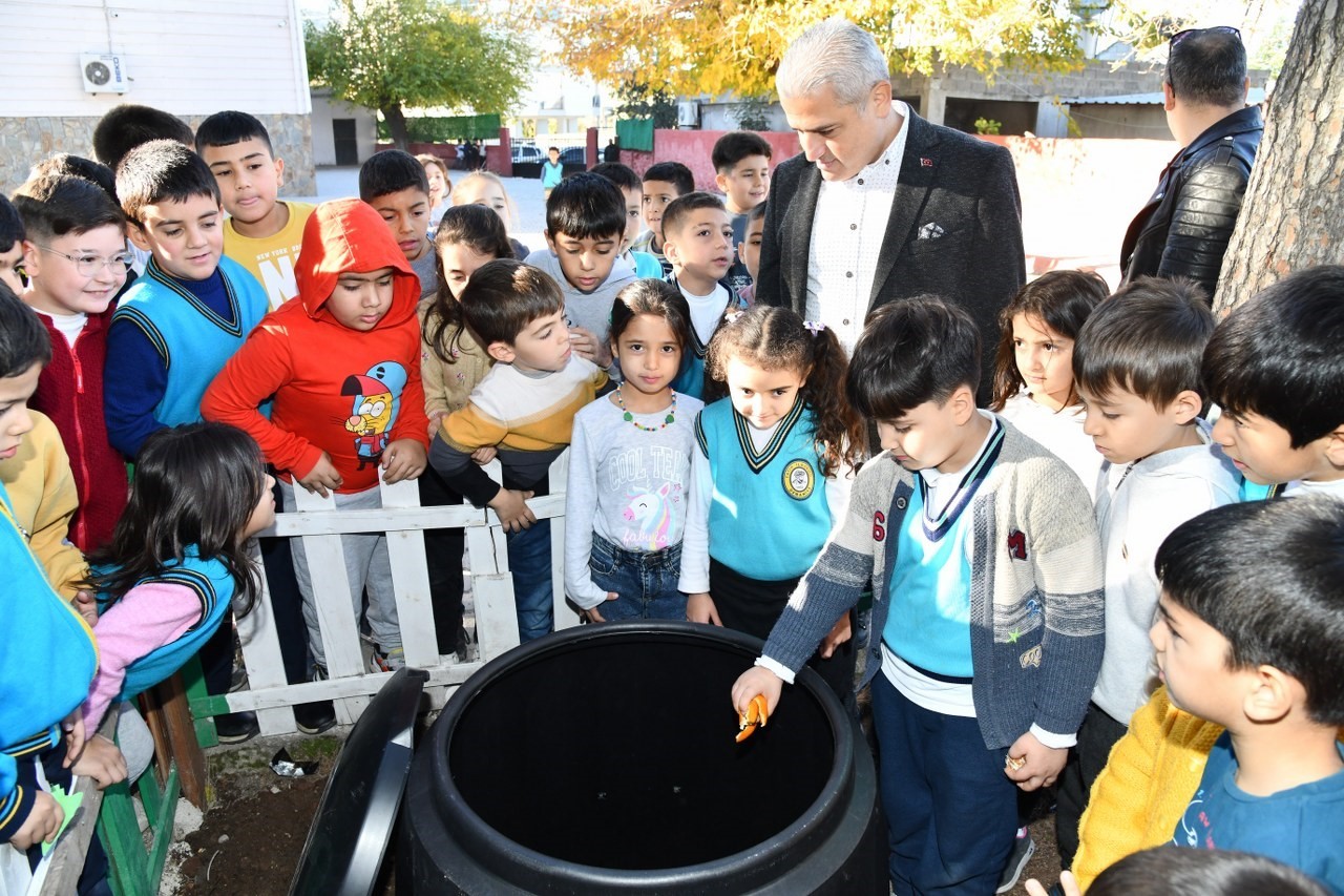 Osmaniye’de organik atıklar gübreye dönüştürülüyor
