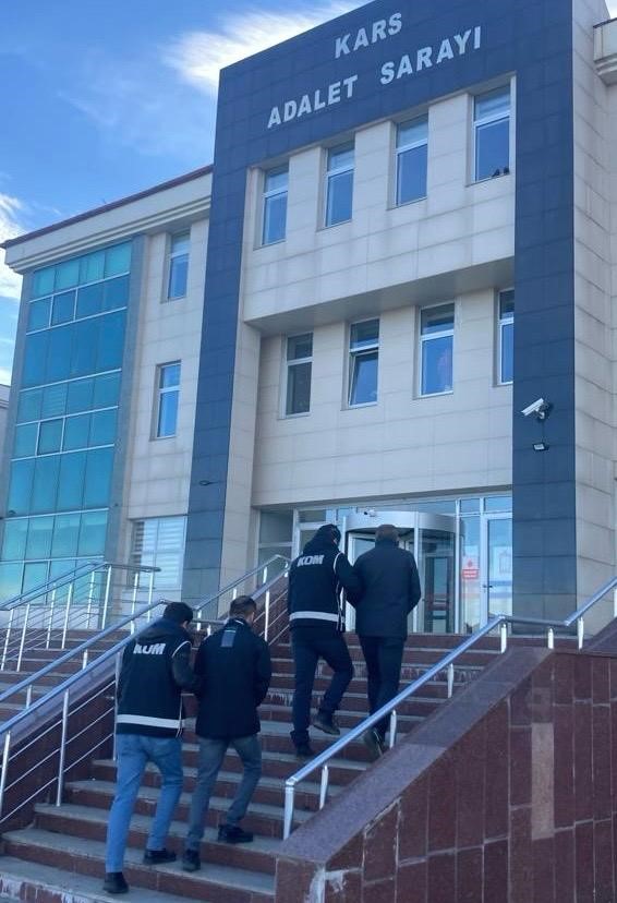 Kars&rsquo;ta polis tefecilere darbe vurdu
