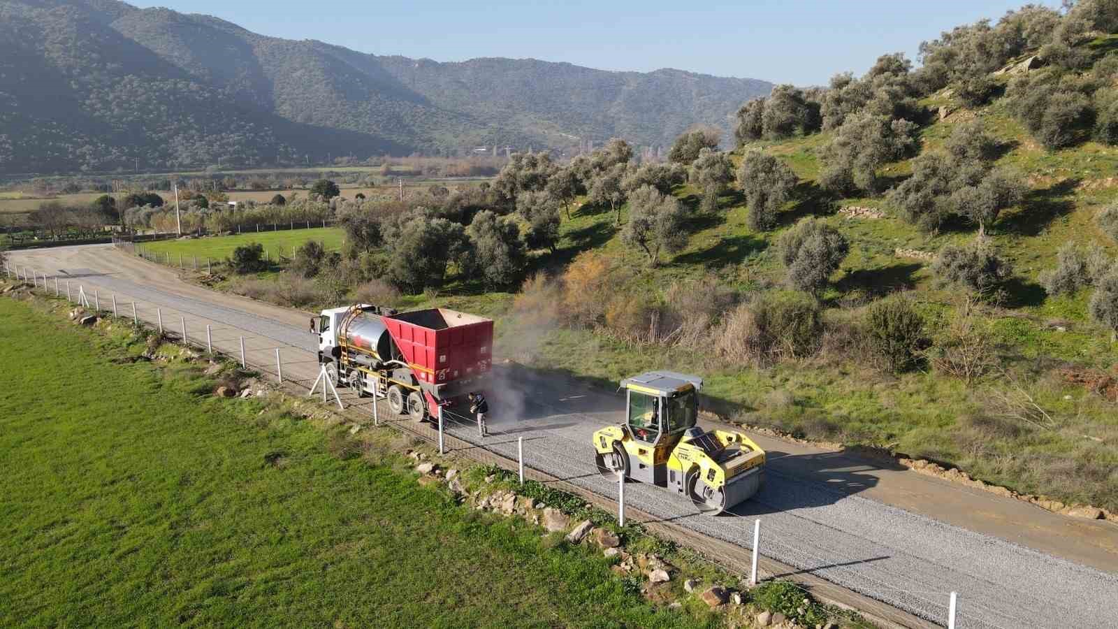 Efeler Belediyesi yol asfaltlama çalışmalarını sürdürüyor
