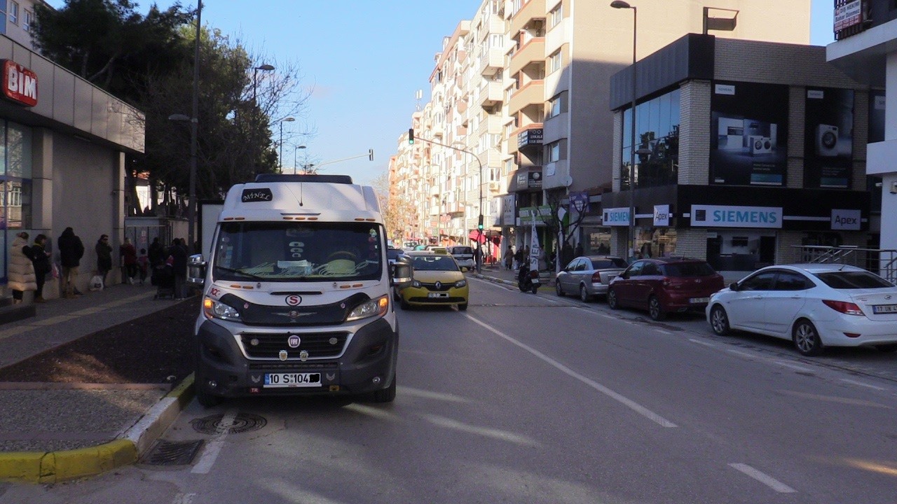 Bandırma&rsquo;da okul &ccedil;ıkışı, trafik &ccedil;ilesi
