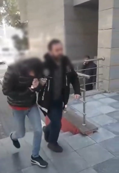 Ambulansla uyuşturucu taşıyan 3 ş&uuml;pheli tutuklandı
