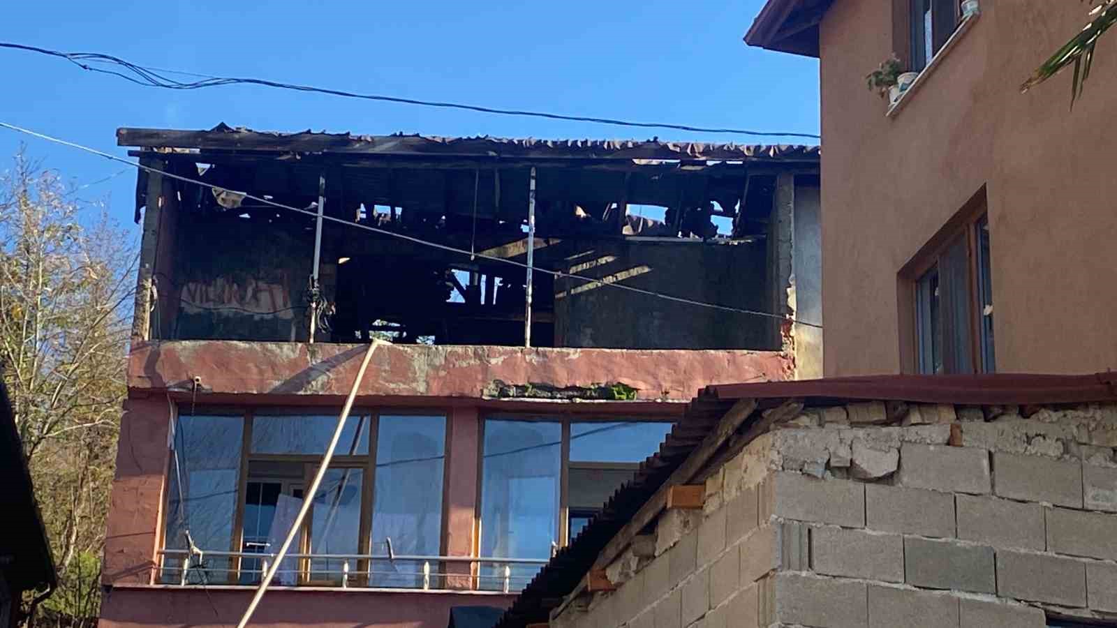 Soba borusundan &ccedil;ıkan yangın korkuttu
