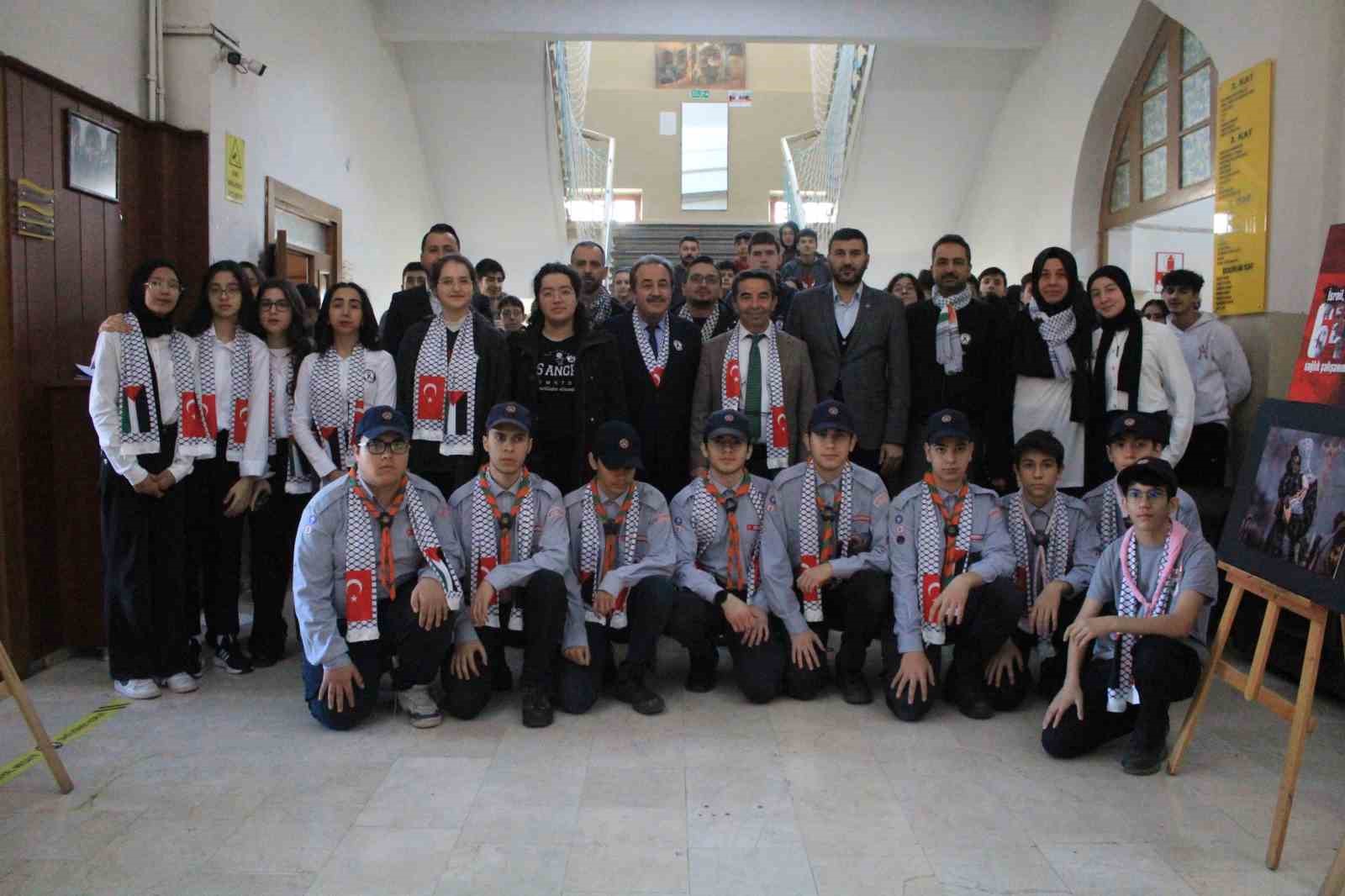 Eskişehir&rsquo;de Filistin temalı s&ouml;yleşi ve sergi a&ccedil;ılışı ger&ccedil;ekleştirildi
