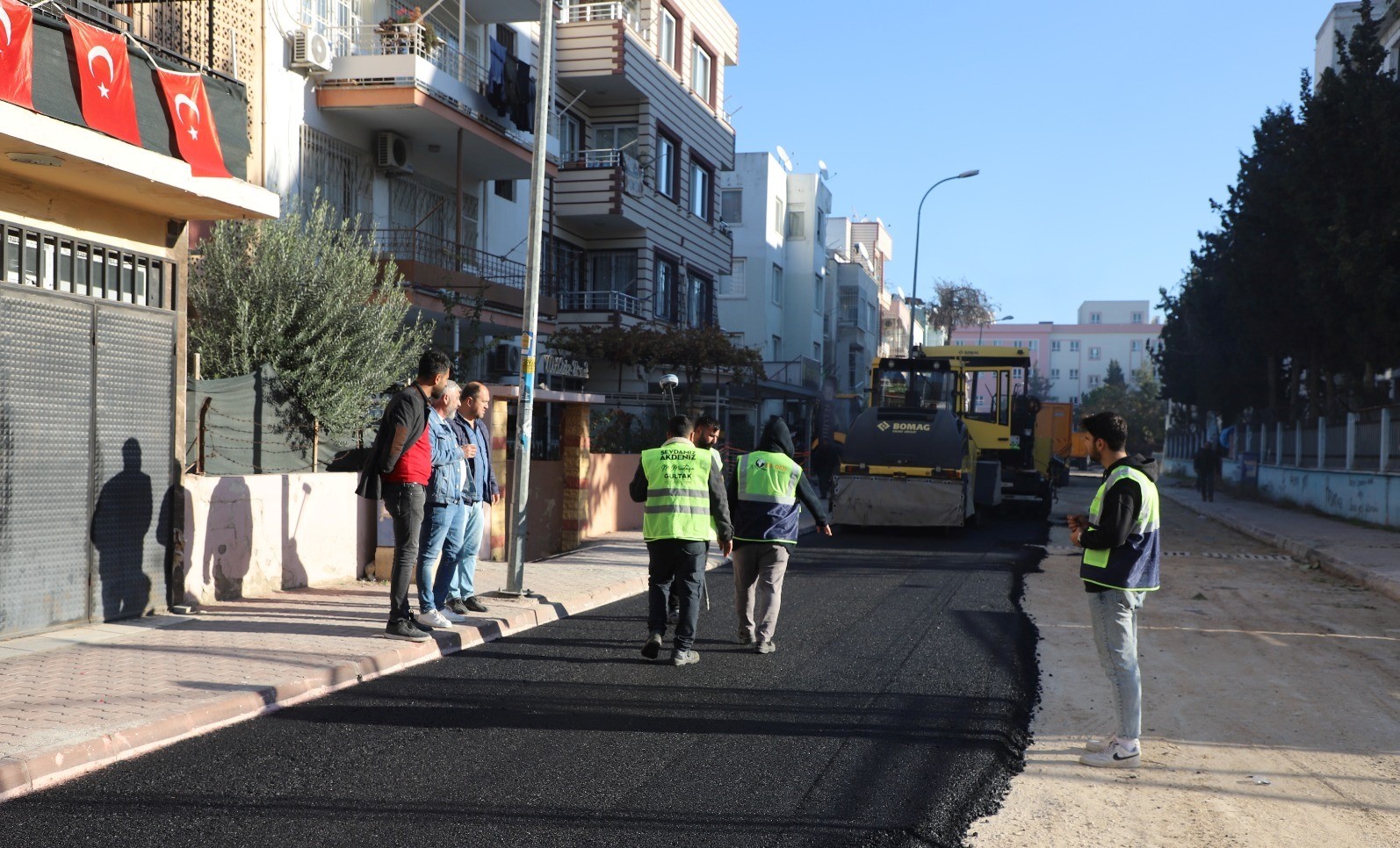 Akdeniz’de asfalt çalışmaları aralıksız sürüyor
