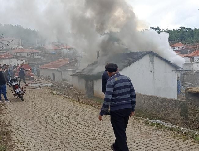 Menteşe’de ev yangını
