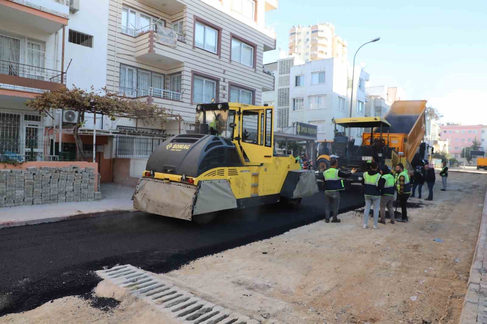 Akdeniz’de yollar yenileniyor
