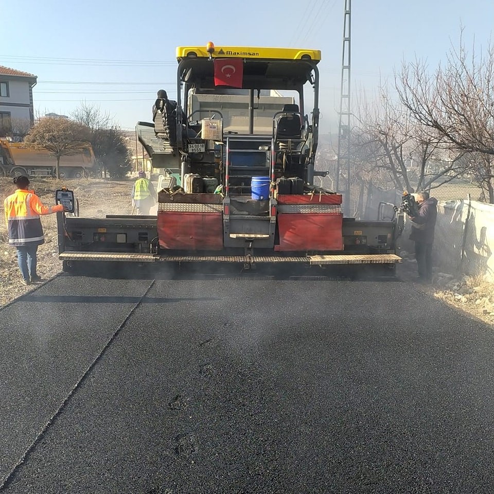 Pursaklar Belediyesi yolları yeniliyor
