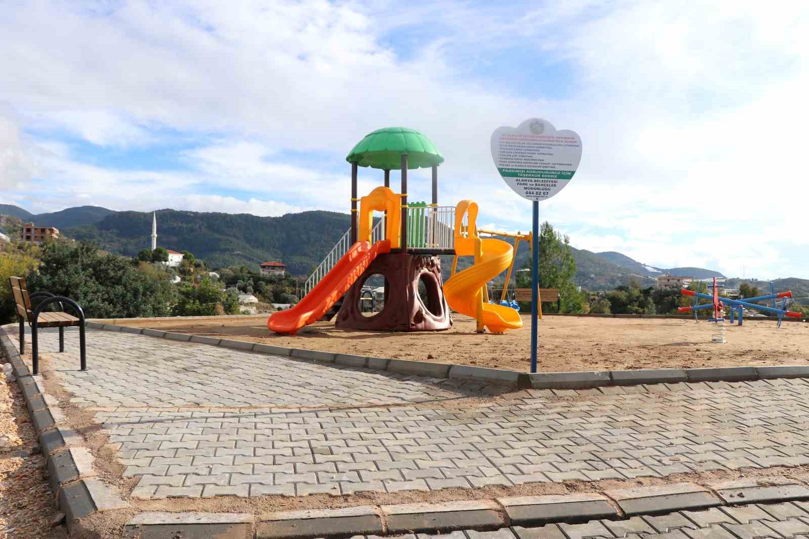 Alanya Belediyesi’nden 4 mahalleye daha yeni çocuk parkı
