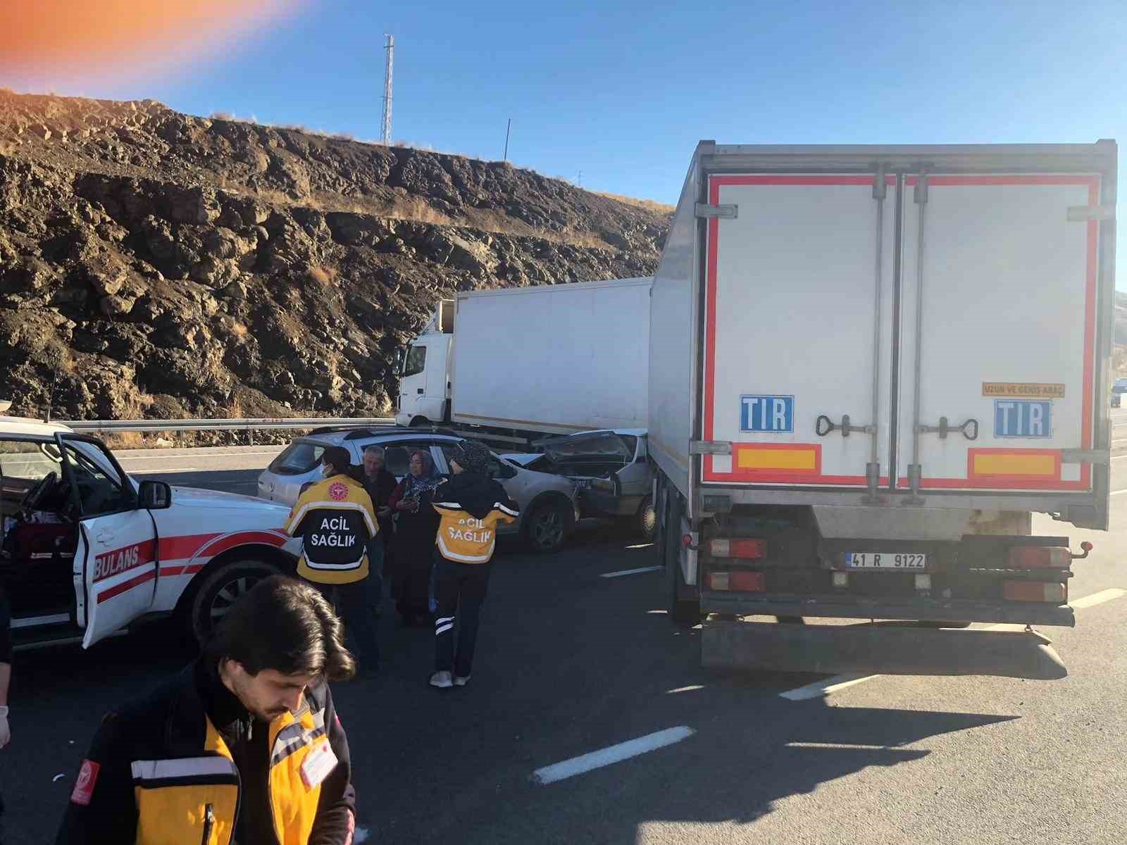 Yozgat&rsquo;ta zincirleme trafik kazası: 3 yaralı
