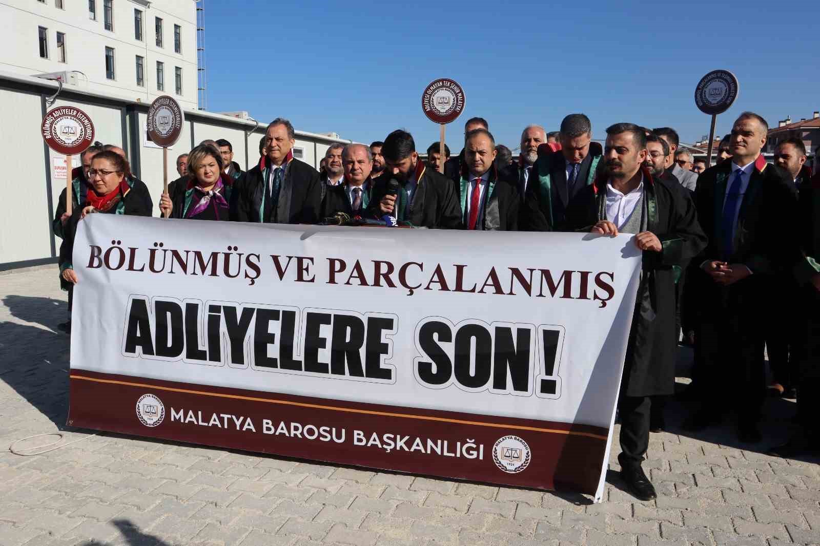 Malatya’da avukatlardan ’adliye binası’ eylemi
