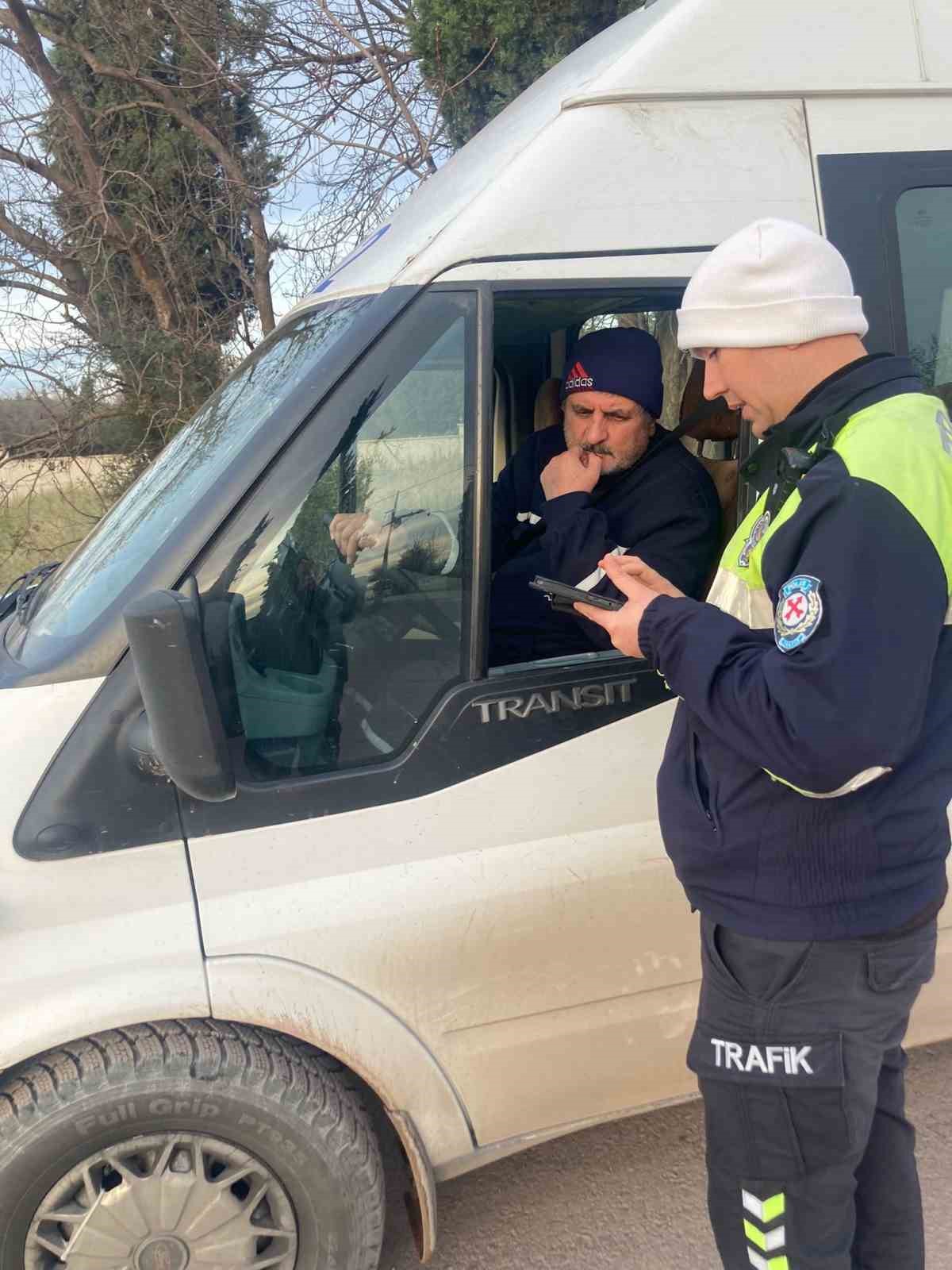 Altınova’da servis araçları denetlendi