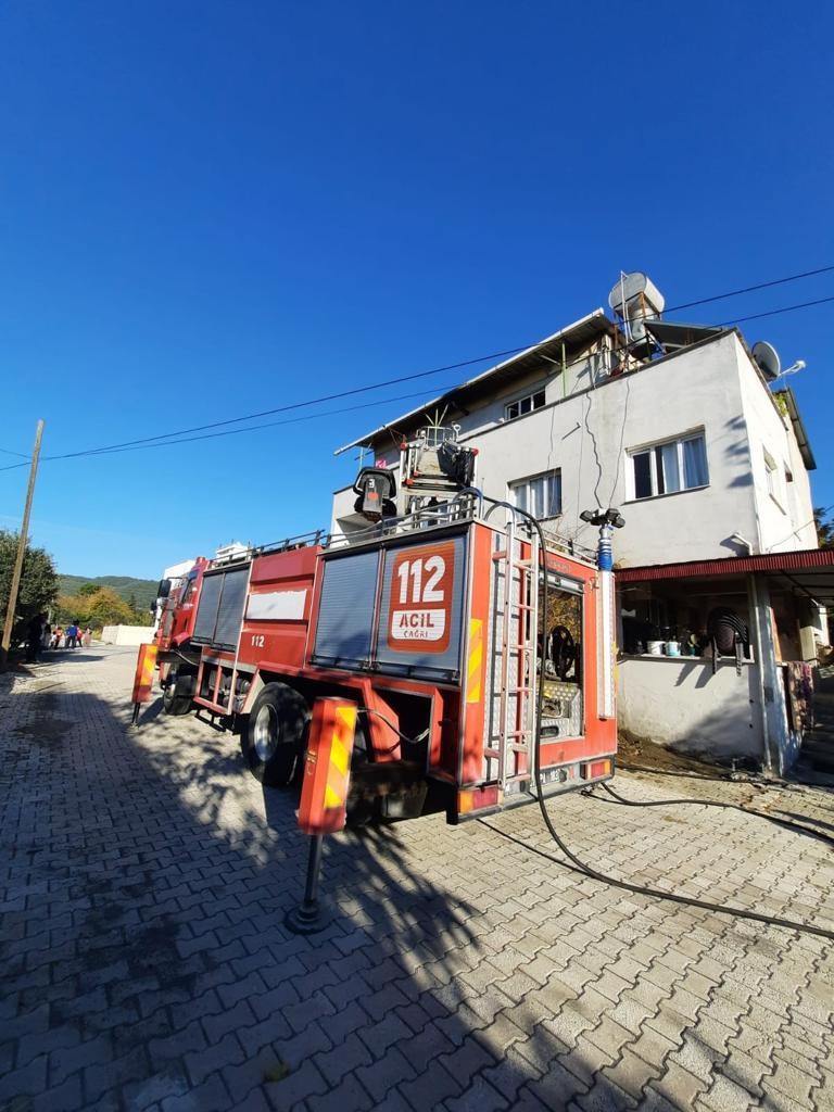 Hatay’da evde çıkan yangın komşuları korkuttu