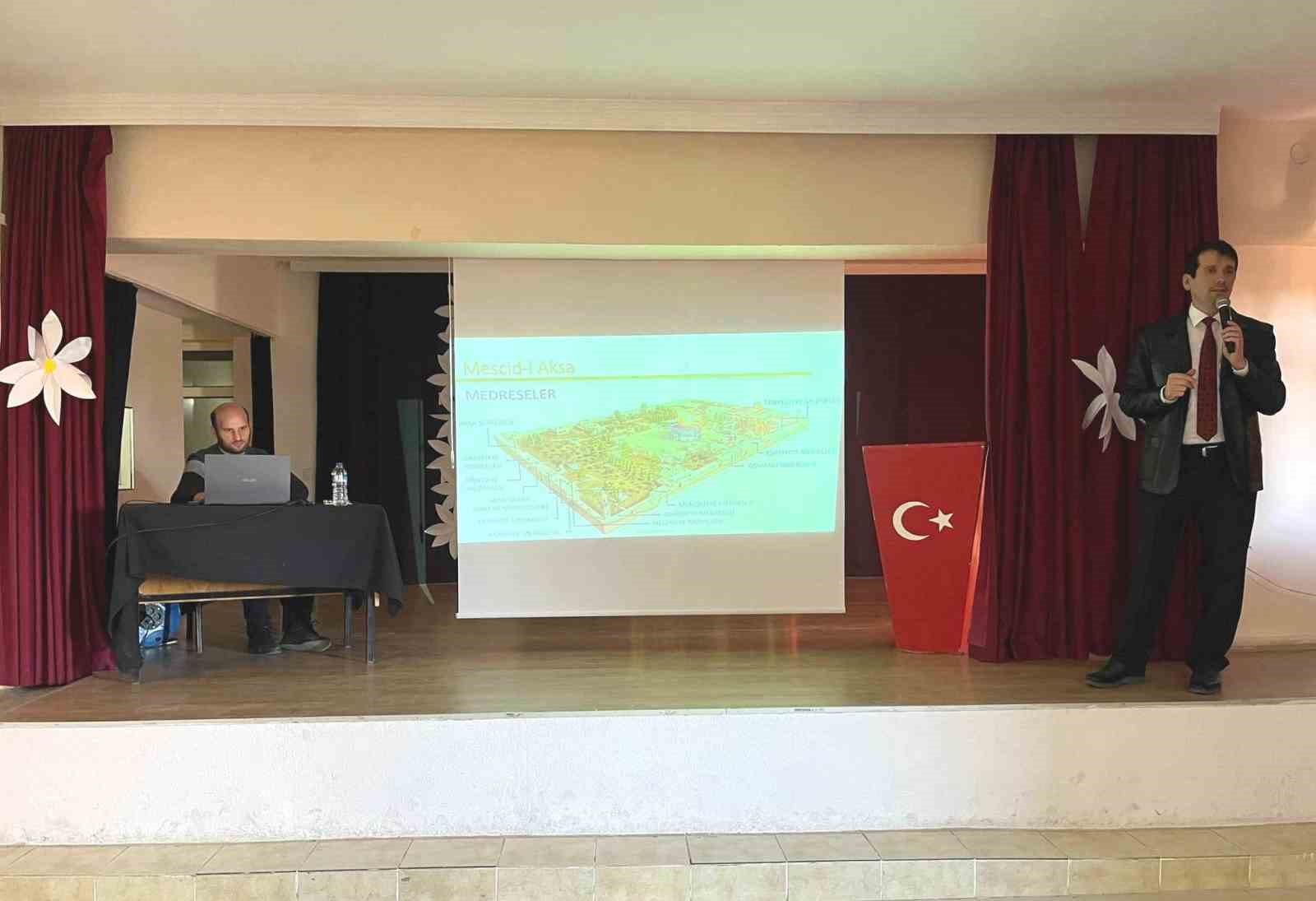 Dumlupınar’da “Mahzun Kalplerin Esir Şehri Kudüs” konulu konferans