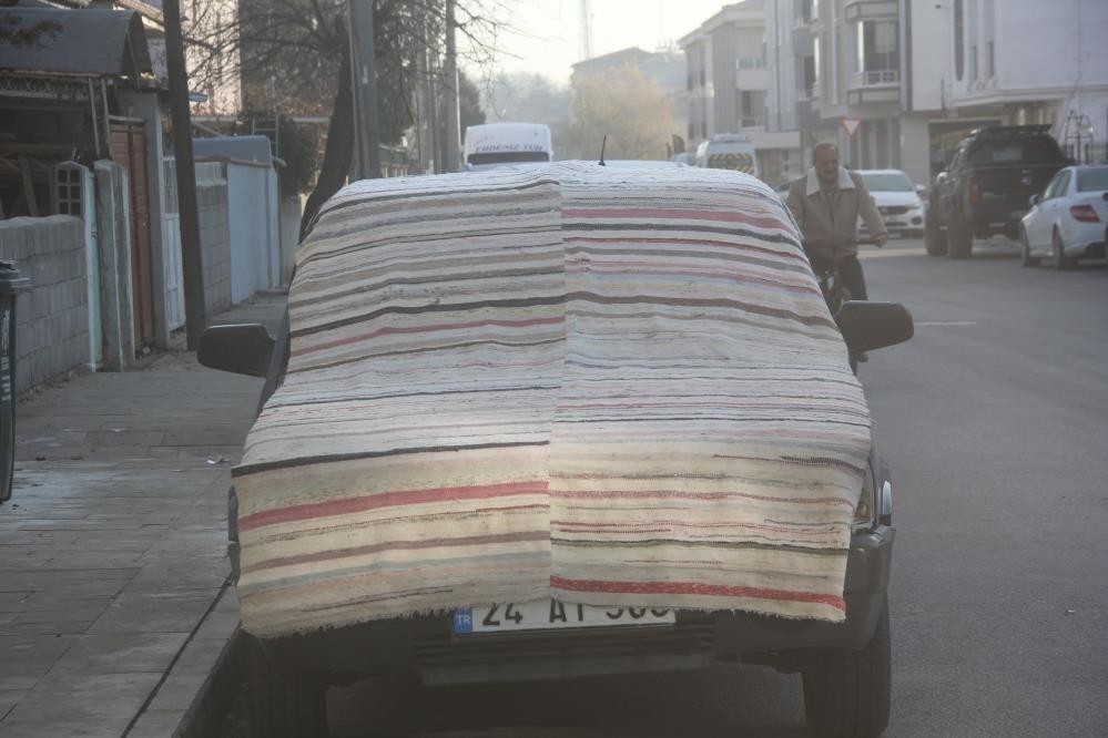 Erzincan&rsquo;da kırağı ve buzlanmaya karşı battaniye &ouml;nlemi
