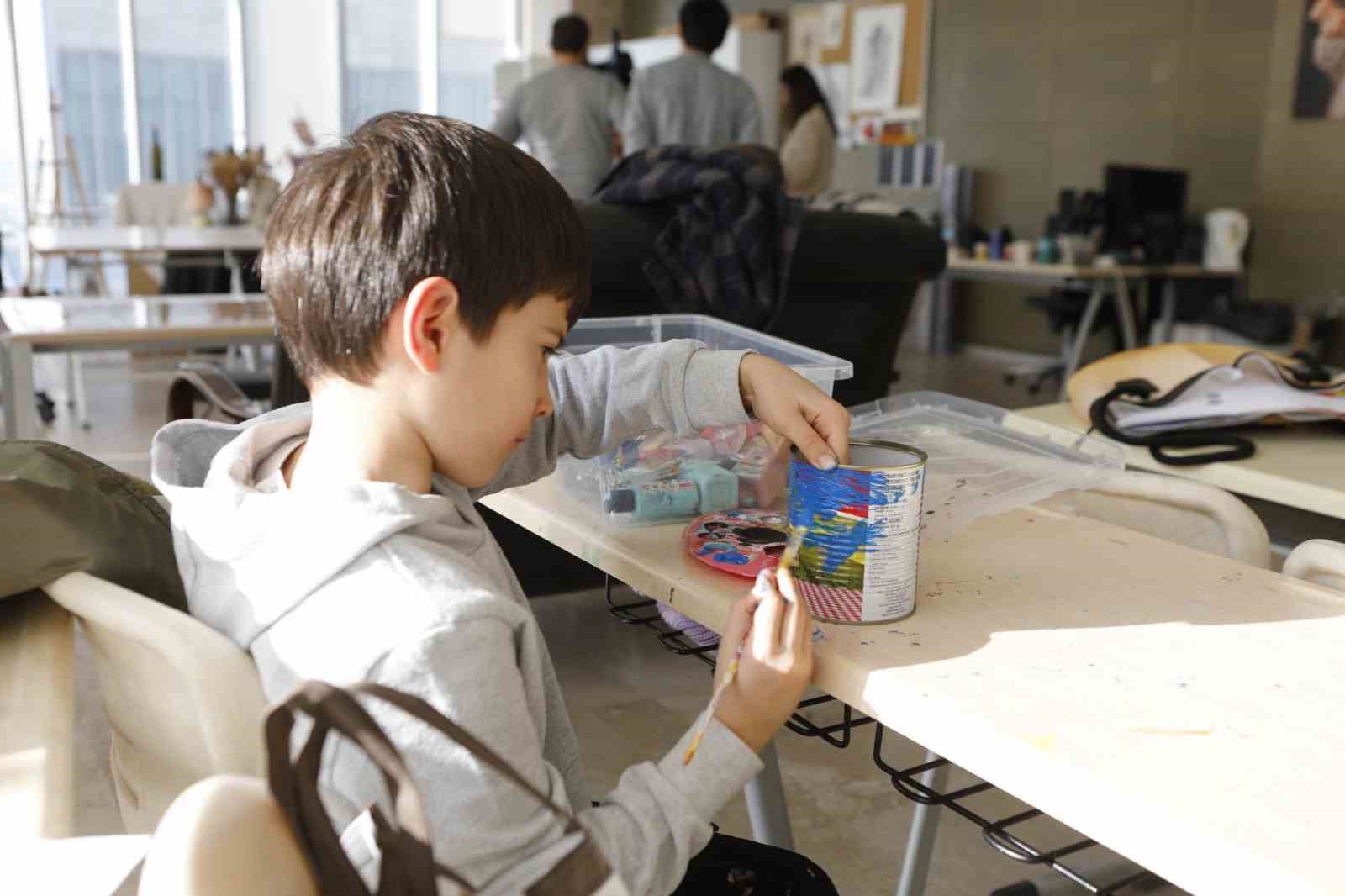 Arnavutk&ouml;y&rsquo;de geri d&ouml;n&uuml;ş&uuml;m sanatıyla sıfır atığa destek veriliyor
