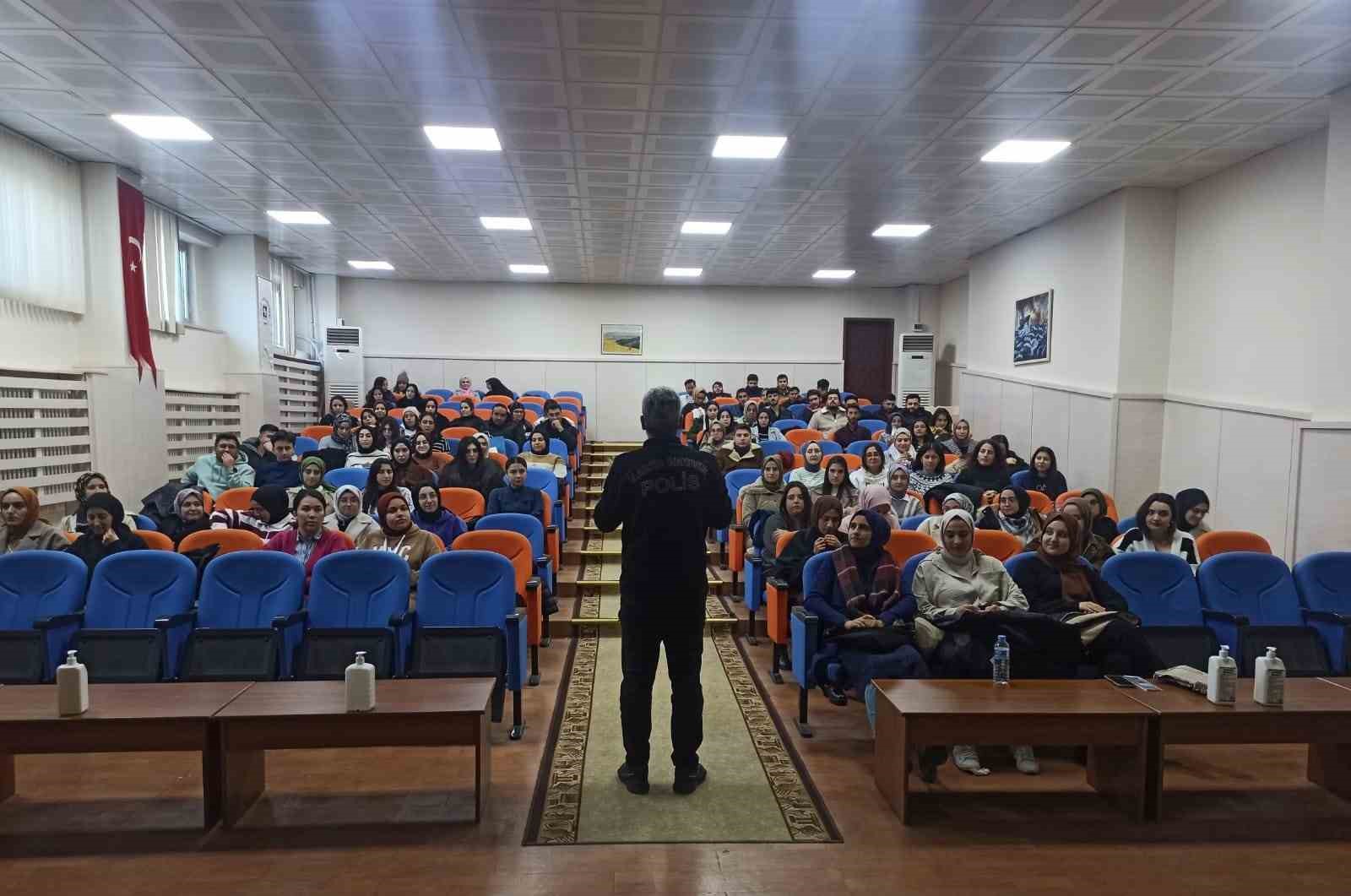 Elazığ polisinden Narko-Rehber eğitimleri
