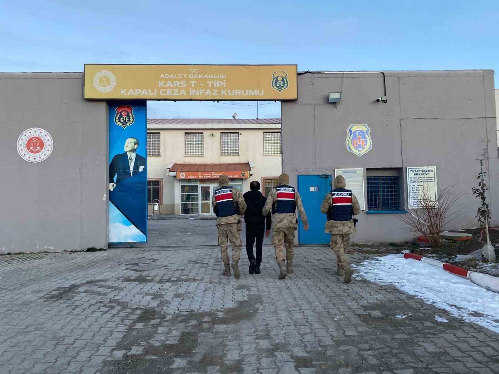 Kars&rsquo;ta 11 hapis cezasıyla atanan 1 kişi yakalandı

