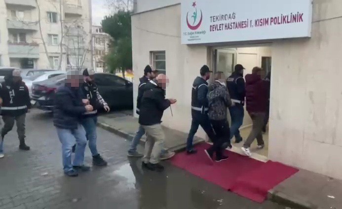 Tapuda rüşvet operasyonunda yakalanan 8 kişi adliyeye sevk edildi