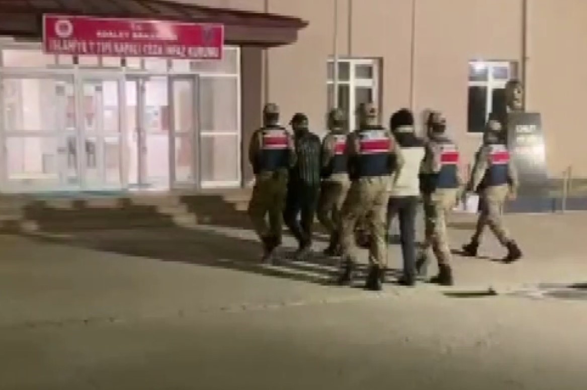 Gaziantep’te 1 kilo eroin, 7 kilo skunk ile 1 ton kaçak tütün ele geçirildi
