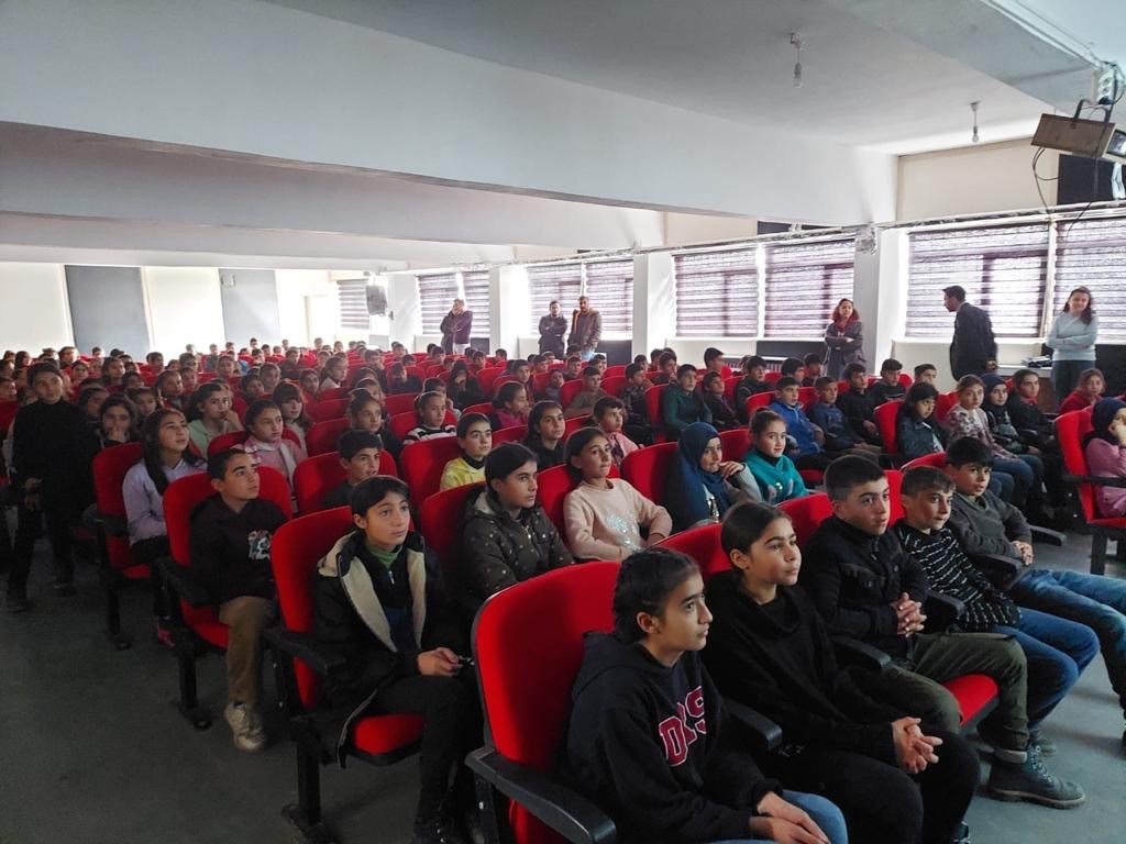 Ağrı&rsquo;da jandarmadan &ouml;ğrencilere g&uuml;venlik eğitimi
